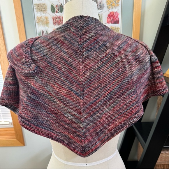 100% Pure Merino Luxury Hand Knit Mantle Shawl - Picture 5 of 7